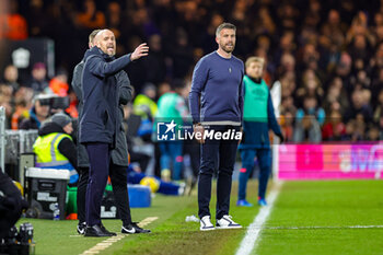 2024-02-18 - Erik ten Hag Manager of Manchester United and Rob Edwards Manager of Luton Town during the English championship Premier League football match between Luton Town and Manchester United on 18 February 2024 at Kenilworth Road in Luton, England - FOOTBALL - ENGLISH CHAMP - LUTON TOWN V MANCHESTER UNITED - ENGLISH PREMIER LEAGUE - SOCCER