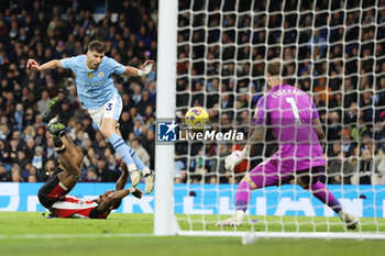 2024-02-20 - Ruben Dias of Manchester City shot is saved by Goalkeeper Mark Flekken of Brentford during the English championship Premier League football match between Manchester City and Brentford on 20 February 2024 at the Etihad Stadium in Manchester, England - FOOTBALL - ENGLISH CHAMP - MANCHESTER CITY V BRENTFORD - ENGLISH PREMIER LEAGUE - SOCCER