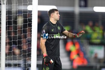 2024-03-02 - Aston Villa Goalkeeper Emiliano Martinez during the English championship Premier League football match between Luton Town and Aston Villa on 2 March 2024 at Kenilworth Road in Luton, England - FOOTBALL - ENGLISH CHAMP - LUTON TOWN V ASTON VILLA - ENGLISH PREMIER LEAGUE - SOCCER