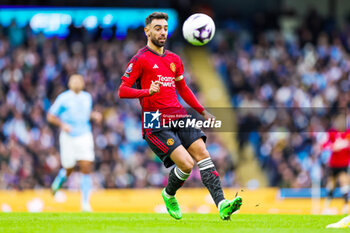 2024-03-04 - Bruno Fernandes (8) of Manchester United during the English championship Premier League football match between Manchester City and Manchester United on 3 March 2024 at the Etihad Stadium in Manchester, England - FOOTBALL - ENGLISH CHAMP - MANCHESTER CITY V MANCHESTER UNITED - ENGLISH PREMIER LEAGUE - SOCCER