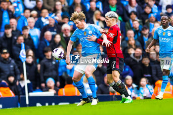 2024-03-04 - Kevin De Bruyne (17) of Manchester City battles with Alejandro Garnacho (17) of Manchester United during the English championship Premier League football match between Manchester City and Manchester United on 3 March 2024 at the Etihad Stadium in Manchester, England - FOOTBALL - ENGLISH CHAMP - MANCHESTER CITY V MANCHESTER UNITED - ENGLISH PREMIER LEAGUE - SOCCER