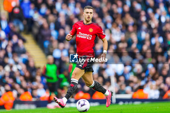 2024-03-04 - Diogo Dalot (20) of Manchester United during the English championship Premier League football match between Manchester City and Manchester United on 3 March 2024 at the Etihad Stadium in Manchester, England - FOOTBALL - ENGLISH CHAMP - MANCHESTER CITY V MANCHESTER UNITED - ENGLISH PREMIER LEAGUE - SOCCER