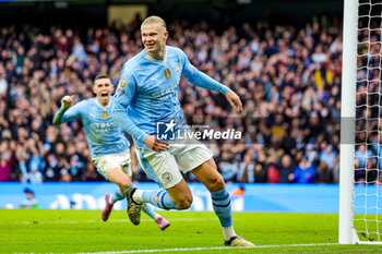 2024-03-04 - Erling Haaland (9) of Manchester City scores a goal and celebrates 3-1 during the English championship Premier League football match between Manchester City and Manchester United on 3 March 2024 at the Etihad Stadium in Manchester, England - FOOTBALL - ENGLISH CHAMP - MANCHESTER CITY V MANCHESTER UNITED - ENGLISH PREMIER LEAGUE - SOCCER