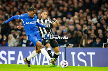 2024-03-12 - Axel Disasi (2) of Chelsea tussles with Joe Willock (28) of Newcastle United during the English championship Premier League football match between Chelsea and Newcastle United on 11 March 2024 at Stamford Bridge in London, England - FOOTBALL - ENGLISH CHAMP - CHELSEA V NEWCASTLE - ENGLISH PREMIER LEAGUE - SOCCER