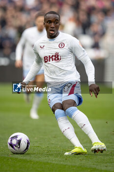 2024-03-17 - Aston Villa forward Moussa Diaby during the English championship Premier League football match between West Ham United and Aston Villa on 17 March 2024 at the London Stadium in London, England - FOOTBALL - ENGLISH CHAMP - WEST HAM V ASTON VILLA - ENGLISH PREMIER LEAGUE - SOCCER