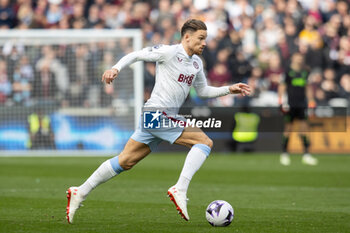 2024-03-17 - Aston Villa defender Matty Cash during the English championship Premier League football match between West Ham United and Aston Villa on 17 March 2024 at the London Stadium in London, England - FOOTBALL - ENGLISH CHAMP - WEST HAM V ASTON VILLA - ENGLISH PREMIER LEAGUE - SOCCER