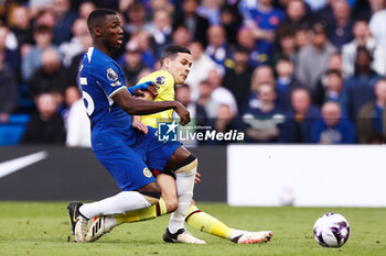2024-03-30 - Josh Cullen of Burnley and Moises Caicedo of Chelsea during the English championship Premier League football match between Chelsea and Burnley on 30 March 2024 at Stamford Bridge in London, England - FOOTBALL - ENGLISH CHAMP - CHELSEA V BURNLEY - ENGLISH PREMIER LEAGUE - SOCCER