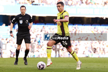 2024-03-30 - Josh Cullen of Burnley during the English championship Premier League football match between Chelsea and Burnley on 30 March 2024 at Stamford Bridge in London, England - FOOTBALL - ENGLISH CHAMP - CHELSEA V BURNLEY - ENGLISH PREMIER LEAGUE - SOCCER
