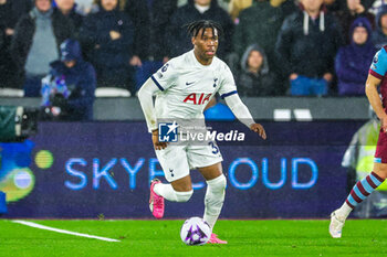 2024-04-03 - Destiny Udogie (38) of Tottenham Hotspur during the English championship Premier League football match between West Ham United and Tottenham Hotspur on 2 April 2024 at the London Stadium in London, England - FOOTBALL - ENGLISH CHAMP - WEST HAM V TOTTENHAM - ENGLISH PREMIER LEAGUE - SOCCER