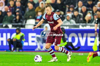 2024-04-03 - James Ward-Prowse (7) of West Ham United during the English championship Premier League football match between West Ham United and Tottenham Hotspur on 2 April 2024 at the London Stadium in London, England - FOOTBALL - ENGLISH CHAMP - WEST HAM V TOTTENHAM - ENGLISH PREMIER LEAGUE - SOCCER