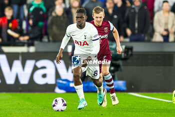 2024-04-03 - Yves Bissouma (8) of Tottenham Hotspur during the English championship Premier League football match between West Ham United and Tottenham Hotspur on 2 April 2024 at the London Stadium in London, England - FOOTBALL - ENGLISH CHAMP - WEST HAM V TOTTENHAM - ENGLISH PREMIER LEAGUE - SOCCER