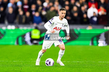 2024-04-03 - James Maddison (10) of Tottenham Hotspur during the English championship Premier League football match between West Ham United and Tottenham Hotspur on 2 April 2024 at the London Stadium in London, England - FOOTBALL - ENGLISH CHAMP - WEST HAM V TOTTENHAM - ENGLISH PREMIER LEAGUE - SOCCER
