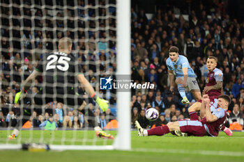 2024-04-03 - Julian Alvarez of Manchester City shoots during the English championship Premier League football match between Manchester City and Aston Villa on 3 April 2024 at the Etihad Stadium in Manchester, England - FOOTBALL - ENGLISH CHAMP - MANCHESTER CITY V ASTON VILLA - ENGLISH PREMIER LEAGUE - SOCCER
