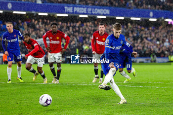 2024-04-05 - Cole Palmer (20) of Chelsea scores from the penalty spot 3-3 during the English championship Premier League football match between Chelsea and Manchester United on 4 April 2024 at Stamford Bridge in London, England - FOOTBALL - ENGLISH CHAMP - CHELSEA V MANCHESTER UNITED - ENGLISH PREMIER LEAGUE - SOCCER