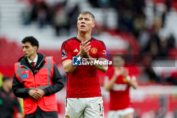 2024-04-07 - Rasmus Hojlund (11) of Manchester United thanks fans at full time during the English championship Premier League football match between Manchester United and Liverpool on 7 April 2024 at Old Trafford in Manchester, England - FOOTBALL - ENGLISH CHAMP - MANCHESTER UNITED V LIVERPOOL - ENGLISH PREMIER LEAGUE - SOCCER