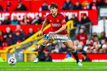 2024-04-08 - Harry Maguire (5) of Manchester United during the English championship Premier League football match between Manchester United and Liverpool on 7 April 2024 at Old Trafford in Manchester, England - FOOTBALL - ENGLISH CHAMP - MANCHESTER UNITED V LIVERPOOL - ENGLISH PREMIER LEAGUE - SOCCER