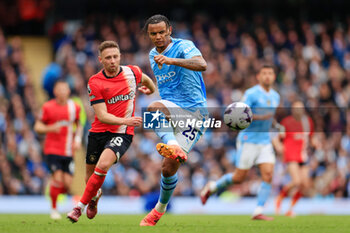 2024-04-13 - Manuel Akanji (25) of Manchester City during the English championship Premier League football match between Manchester City and Luton Town on 13 April 2024 at the Etihad Stadium in Manchester, England - FOOTBALL - ENGLISH CHAMP - MANCHESTER CITY V LUTON TOWN - ENGLISH PREMIER LEAGUE - SOCCER