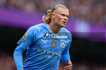 2024-04-13 - Erling Haaland (9) of Manchester City during the English championship Premier League football match between Manchester City and Luton Town on 13 April 2024 at the Etihad Stadium in Manchester, England - FOOTBALL - ENGLISH CHAMP - MANCHESTER CITY V LUTON TOWN - ENGLISH PREMIER LEAGUE - SOCCER
