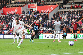 2024-04-13 - Bruno Fernandes (8) of Manchester United scores a goal 2-2 during the English championship Premier League football match between Bournemouth and Manchester United on 13 April 2024 at the Vitality Stadium in Bournemouth, England - FOOTBALL - ENGLISH CHAMP - BOURNEMOUTH V MANCHESTER UNITED - ENGLISH PREMIER LEAGUE - SOCCER
