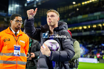 2024-04-16 - Cole Palmer (20) of Chelsea celebrates at full time with the match ball during the English championship Premier League football match between Chelsea and Everton on 15 April 2024 at Stamford Bridge in London, England - FOOTBALL - ENGLISH CHAMP - CHELSEA V EVERTON - ENGLISH PREMIER LEAGUE - SOCCER