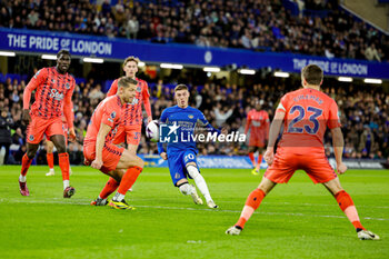 2024-04-16 - Cole Palmer (20) of Chelsea scores a goal 1-0 during the English championship Premier League football match between Chelsea and Everton on 15 April 2024 at Stamford Bridge in London, England - FOOTBALL - ENGLISH CHAMP - CHELSEA V EVERTON - ENGLISH PREMIER LEAGUE - SOCCER
