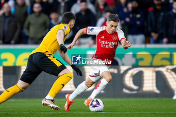 2024-04-20 - Arsenal midfielder Leandro Trossard during the English championship Premier League football match between Wolverhampton Wanderers and Arsenal on 20 April 2024 at Molineux stadium in Wolverhampton, England - FOOTBALL - ENGLISH CHAMP - WOLVERHAMPTON V ARSENAL - ENGLISH PREMIER LEAGUE - SOCCER