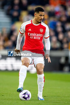2024-04-20 - Arsenal defender William Saliba during the English championship Premier League football match between Wolverhampton Wanderers and Arsenal on 20 April 2024 at Molineux stadium in Wolverhampton, England - FOOTBALL - ENGLISH CHAMP - WOLVERHAMPTON V ARSENAL - ENGLISH PREMIER LEAGUE - SOCCER