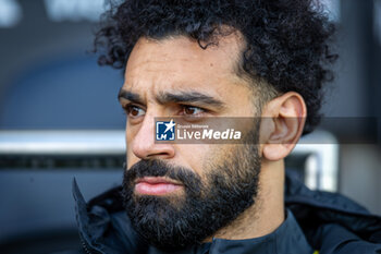 2024-04-21 - Liverpool forward Mohamed Salah (11) on the substitute’s bench during the English championship Premier League football match between Fulham and Liverpool on 21 April 2024 at Craven Cottage in London, England - FOOTBALL - ENGLISH CHAMP - FULHAM V LIVERPOOL - ENGLISH PREMIER LEAGUE - SOCCER