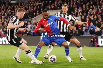 2024-04-24 - Jordan Ayew of Crystal Palace and Dan Burn, Elliot Anderson of Newcastle during the English championship Premier League football match between Crystal Palace and Newcastle United on 24 April 2024 at Selhurst Park in London, England - FOOTBALL - ENGLISH CHAMP - CRYSTAL PALACE V NEWCASTLE - ENGLISH PREMIER LEAGUE - SOCCER