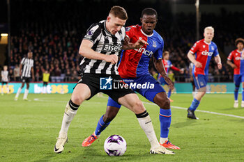 2024-04-24 - Elliot Anderson of Newcastle United and Tyrick Mitchell of Crystal Palace during the English championship Premier League football match between Crystal Palace and Newcastle United on 24 April 2024 at Selhurst Park in London, England - FOOTBALL - ENGLISH CHAMP - CRYSTAL PALACE V NEWCASTLE - ENGLISH PREMIER LEAGUE - SOCCER