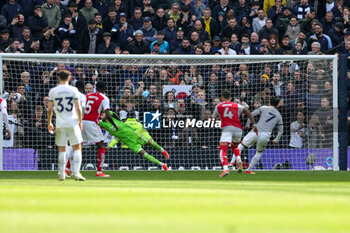 2024-04-29 - Son Heung-Min (7) of Tottenham Hotspur scores a goal from the penalty spot 2-3 during the English championship Premier League football match between Tottenham Hotspur and Arsenal on 28 April 2024 at Tottenham Hotspur Stadium in London, England - FOOTBALL - ENGLISH CHAMP - TOTTENHAM V ARSENAL - ENGLISH PREMIER LEAGUE - SOCCER