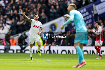 2024-04-29 - Cristian Romero (17) of Tottenham Hotspur scores a goal and celebrates 1-3 during the English championship Premier League football match between Tottenham Hotspur and Arsenal on 28 April 2024 at Tottenham Hotspur Stadium in London, England - FOOTBALL - ENGLISH CHAMP - TOTTENHAM V ARSENAL - ENGLISH PREMIER LEAGUE - SOCCER