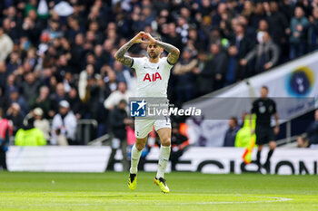 2024-04-29 - Cristian Romero (17) of Tottenham Hotspur scores a goal and celebrates 1-3 during the English championship Premier League football match between Tottenham Hotspur and Arsenal on 28 April 2024 at Tottenham Hotspur Stadium in London, England - FOOTBALL - ENGLISH CHAMP - TOTTENHAM V ARSENAL - ENGLISH PREMIER LEAGUE - SOCCER