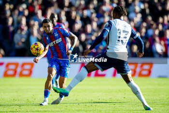 2024-10-28 - Crystal Palace defender Daniel Muñoz (12) during the English championship Premier League football match between Crystal Palace and Tottenham Hotspur on 27 October 2024 at Selhurst Park in London, England - FOOTBALL - ENGLISH CHAMP - CRYSTAL PALACE V TOTTENHAM - ENGLISH PREMIER LEAGUE - SOCCER