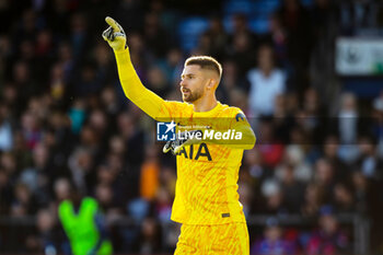 2024-10-28 - Tottenham Hotspur goalkeeper Guglielmo Vicario during the English championship Premier League football match between Crystal Palace and Tottenham Hotspur on 27 October 2024 at Selhurst Park in London, England - FOOTBALL - ENGLISH CHAMP - CRYSTAL PALACE V TOTTENHAM - ENGLISH PREMIER LEAGUE - SOCCER