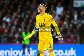 2024-10-28 - Tottenham Hotspur goalkeeper Guglielmo Vicario during the English championship Premier League football match between Crystal Palace and Tottenham Hotspur on 27 October 2024 at Selhurst Park in London, England - FOOTBALL - ENGLISH CHAMP - CRYSTAL PALACE V TOTTENHAM - ENGLISH PREMIER LEAGUE - SOCCER