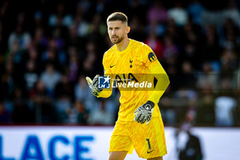 2024-10-28 - Tottenham Hotspur goalkeeper Guglielmo Vicario during the English championship Premier League football match between Crystal Palace and Tottenham Hotspur on 27 October 2024 at Selhurst Park in London, England - FOOTBALL - ENGLISH CHAMP - CRYSTAL PALACE V TOTTENHAM - ENGLISH PREMIER LEAGUE - SOCCER