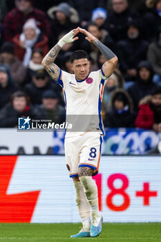 2024-11-23 - Chelsea midfielder Enzo Fernandez (8) celebrates his goal 2-0 during the English championship Premier League football match between Leicester City and Chelsea on 23 November 2024 at the King Power Stadium in Leicester, England - FOOTBALL - ENGLISH CHAMP - LEICESTER V CHELSEA - ENGLISH PREMIER LEAGUE - SOCCER