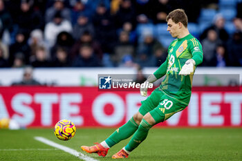 2024-11-23 - Leicester City goalkeeper Mads Hermansen during the English championship Premier League football match between Leicester City and Chelsea on 23 November 2024 at the King Power Stadium in Leicester, England - FOOTBALL - ENGLISH CHAMP - LEICESTER V CHELSEA - ENGLISH PREMIER LEAGUE - SOCCER