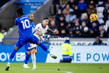 2024-11-23 - Chelsea midfielder Enzo Fernandez during the English championship Premier League football match between Leicester City and Chelsea on 23 November 2024 at the King Power Stadium in Leicester, England - FOOTBALL - ENGLISH CHAMP - LEICESTER V CHELSEA - ENGLISH PREMIER LEAGUE - SOCCER