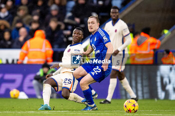 2024-11-23 - Chelsea midfielder Moises Caicedo (25) and Oliver Skipp of Leicester during the English championship Premier League football match between Leicester City and Chelsea on 23 November 2024 at the King Power Stadium in Leicester, England - FOOTBALL - ENGLISH CHAMP - LEICESTER V CHELSEA - ENGLISH PREMIER LEAGUE - SOCCER