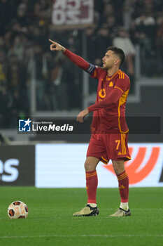 2024-02-22 - Lorenzo Pellegrini (AS Roma); celebrates after scoring the goal 1-1 during the UEFA Europa League 2023-2024 football match between AS Roma and Feyenoord at the Olympic Stadium in Rome on February 22, 2024. - AS ROMA VS FEYENOORD - UEFA EUROPA LEAGUE - SOCCER