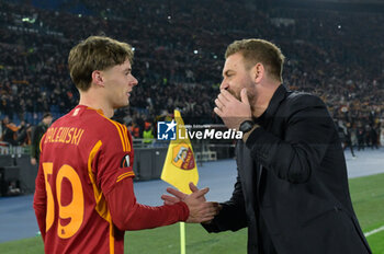 2024-02-22 - Daniele De Rossi coach of AS Roma; Nicola Zalewski (AS Roma);   during the UEFA Europa League 2023-2024 football match between AS Roma and Feyenoord at the Olympic Stadium in Rome on February 22, 2024. - AS ROMA VS FEYENOORD - UEFA EUROPA LEAGUE - SOCCER