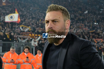 2024-02-22 - Daniele De Rossi coach of AS Roma;  during the UEFA Europa League 2023-2024 football match between AS Roma and Feyenoord at the Olympic Stadium in Rome on February 22, 2024. - AS ROMA VS FEYENOORD - UEFA EUROPA LEAGUE - SOCCER