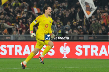 2024-02-22 - Mile Svilar (AS Roma);  during the UEFA Europa League 2023-2024 football match between AS Roma and Feyenoord at the Olympic Stadium in Rome on February 22, 2024. - AS ROMA VS FEYENOORD - UEFA EUROPA LEAGUE - SOCCER