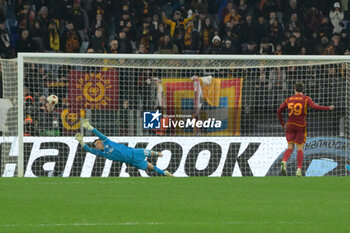 2024-02-22 - Nicola Zalewski (AS Roma); scores the decisive penalty kick to advance to the next round during the UEFA Europa League 2023-2024 football match between AS Roma and Feyenoord at the Olympic Stadium in Rome on February 22, 2024. - AS ROMA VS FEYENOORD - UEFA EUROPA LEAGUE - SOCCER