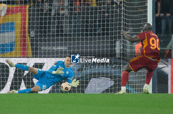 2024-02-22 - Tim Wellenreuther (Feyenoord); saves Romelu Lukaku's penalty (AS Roma); during the UEFA Europa League 2023-2024 football match between AS Roma and Feyenoord at the Olympic Stadium in Rome on February 22, 2024. - AS ROMA VS FEYENOORD - UEFA EUROPA LEAGUE - SOCCER