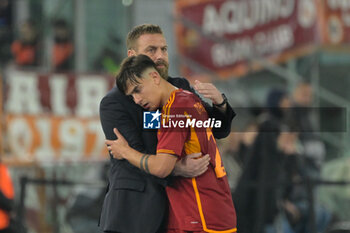 2024-02-22 - Daniele De Rossi coach of AS Roma; Paulo Dybala (AS Roma);  during the UEFA Europa League 2023-2024 football match between AS Roma and Feyenoord at the Olympic Stadium in Rome on February 22, 2024. - AS ROMA VS FEYENOORD - UEFA EUROPA LEAGUE - SOCCER