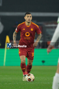 2024-02-22 - Leandro Paredes (AS Roma);  during the UEFA Europa League 2023-2024 football match between AS Roma and Feyenoord at the Olympic Stadium in Rome on February 22, 2024. - AS ROMA VS FEYENOORD - UEFA EUROPA LEAGUE - SOCCER