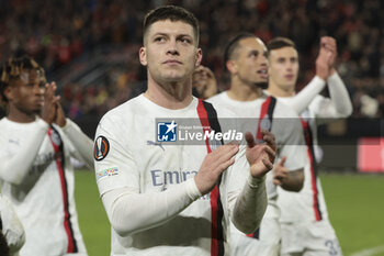 2024-02-22 - Luka Jovic of AC Milan salutes the supporters following the UEFA Europa League, Play-off 2nd leg football match between Stade Rennais (Rennes) and AC Milan on February 22, 2024 at Roazhon Park in Rennes, France - FOOTBALL - EUROPA LEAGUE - RENNES V MILAN - UEFA EUROPA LEAGUE - SOCCER